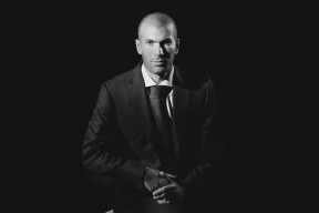 开云体育app-德甲争冠战之夜，恩比德末节接管比赛，当足球的悬念遇上篮球的孤胆