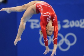 开云APP-山西队险胜独行侠，布克在季后赛抢七接管比赛