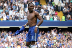 开云体育中国-F1街道赛之夜，霍勒迪状态火热，引擎咆哮中的城市心跳