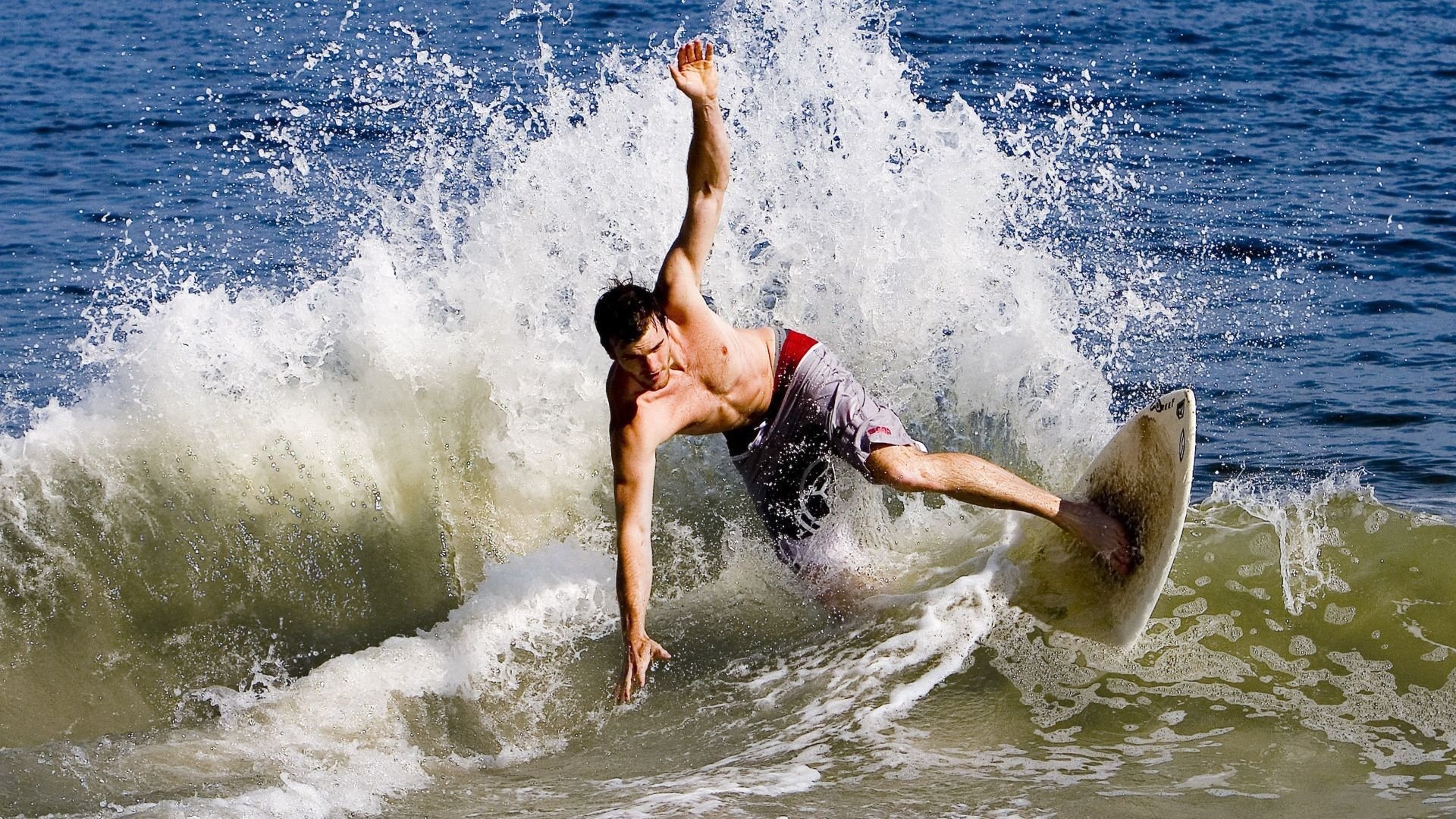 拉文爆发撕裂广厦防线,火箭式攻防助球队争冠路首胜