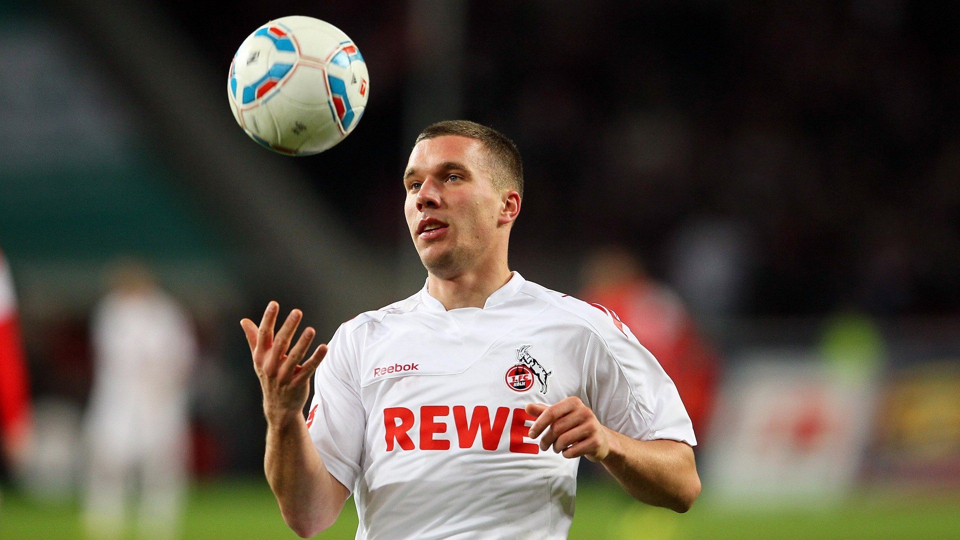 拜仁血拼摩纳哥,奥斯梅恩,那个在攻防绞肉机中起舞的转换核心